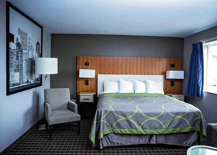 Super 8 By Wyndham Holbrook