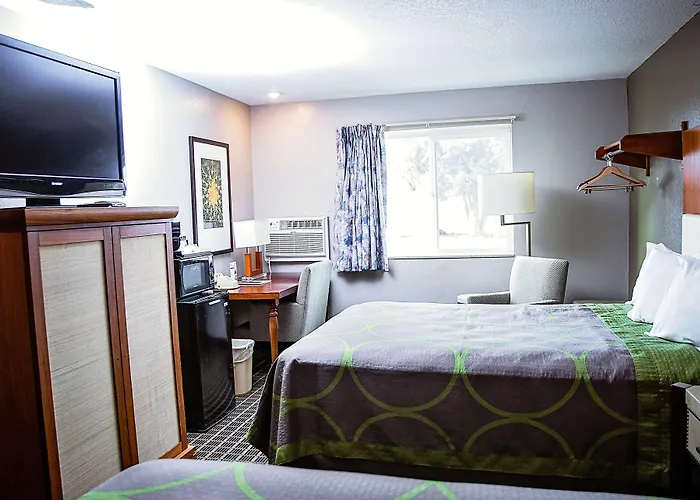 Super 8 By Wyndham Holbrook